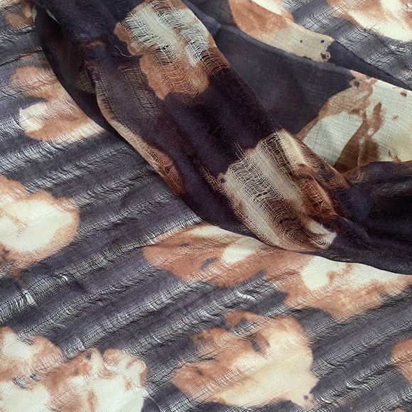 Vera Wang - Simply Vera - Abstract Floral Scarf - Picture 6 of 8